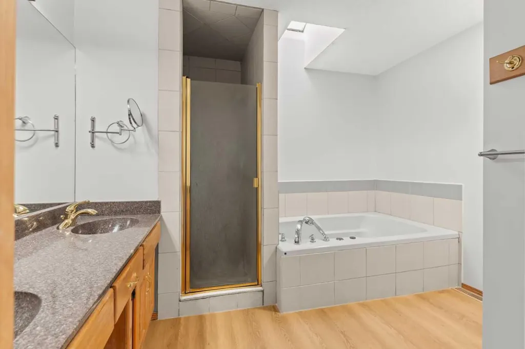 15 Patterson Drive SW Calgary AB T3H 2B8