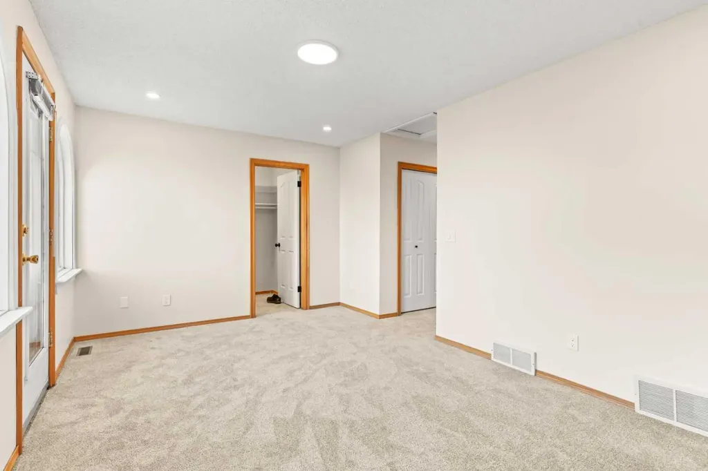 15 Patterson Drive SW Calgary AB T3H 2B8