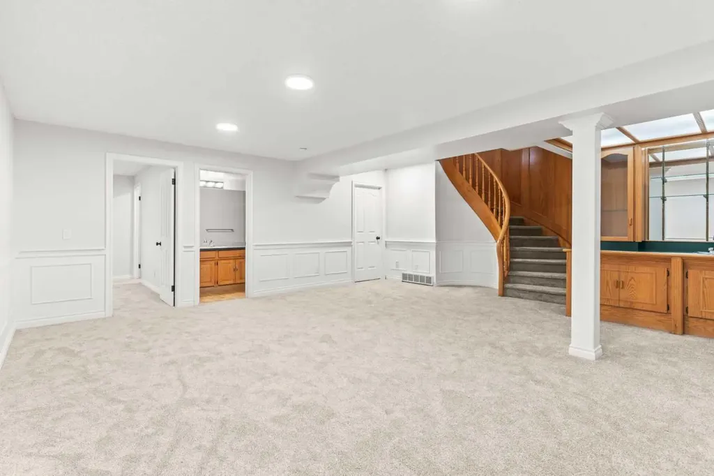 15 Patterson Drive SW Calgary AB T3H 2B8