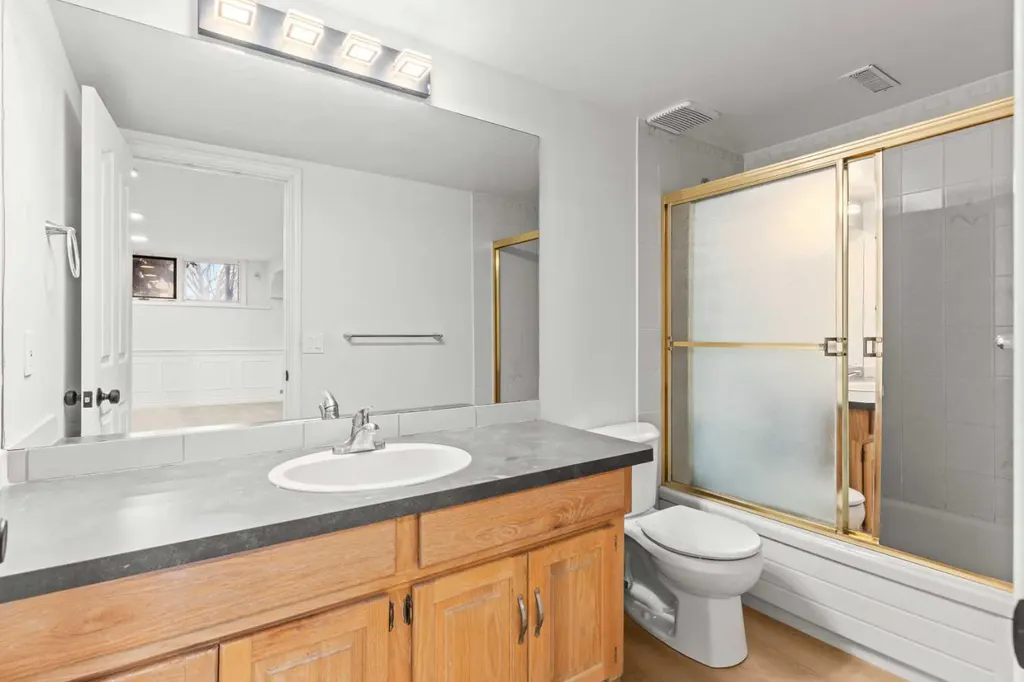 15 Patterson Drive SW Calgary AB T3H 2B8