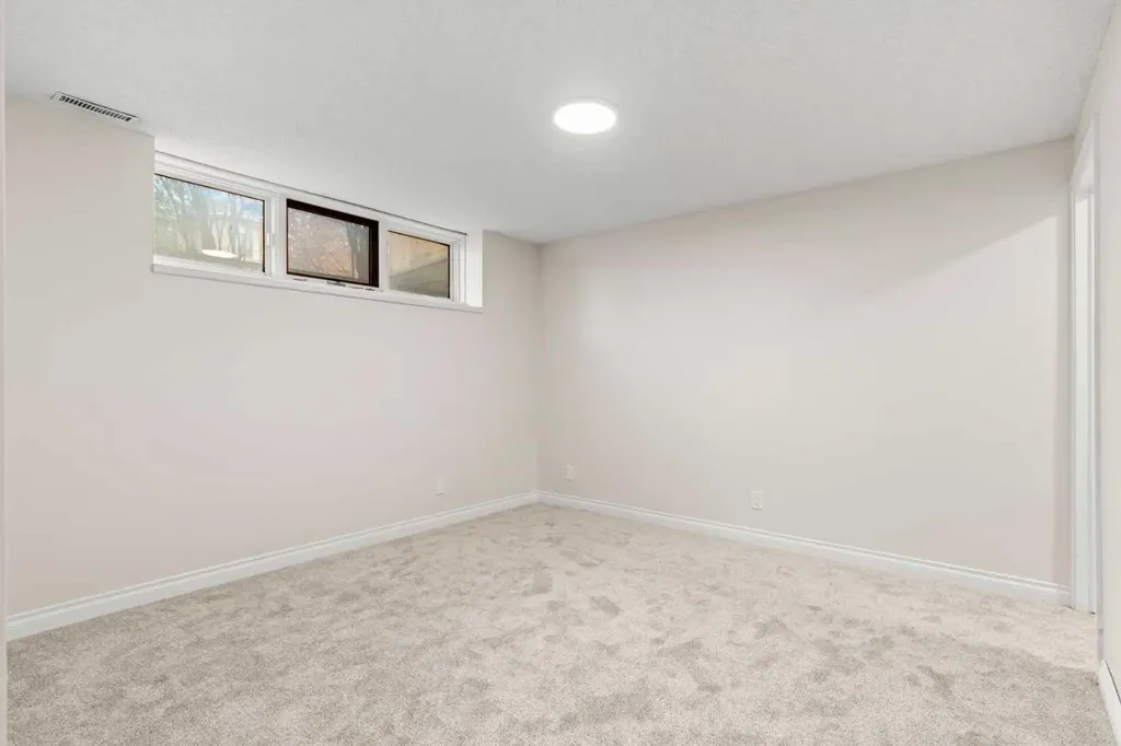 15 Patterson Drive SW Calgary AB T3H 2B8