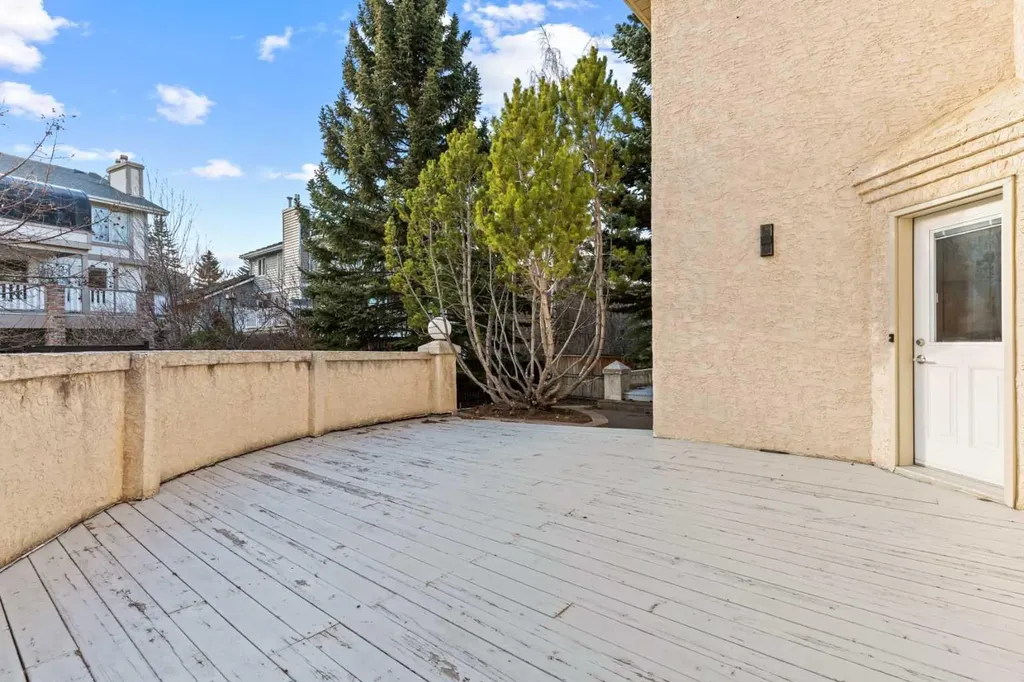 15 Patterson Drive SW Calgary AB T3H 2B8