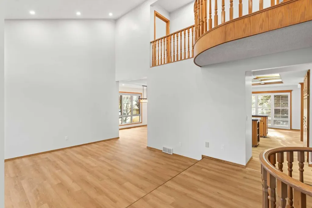 15 Patterson Drive SW Calgary AB T3H 2B8
