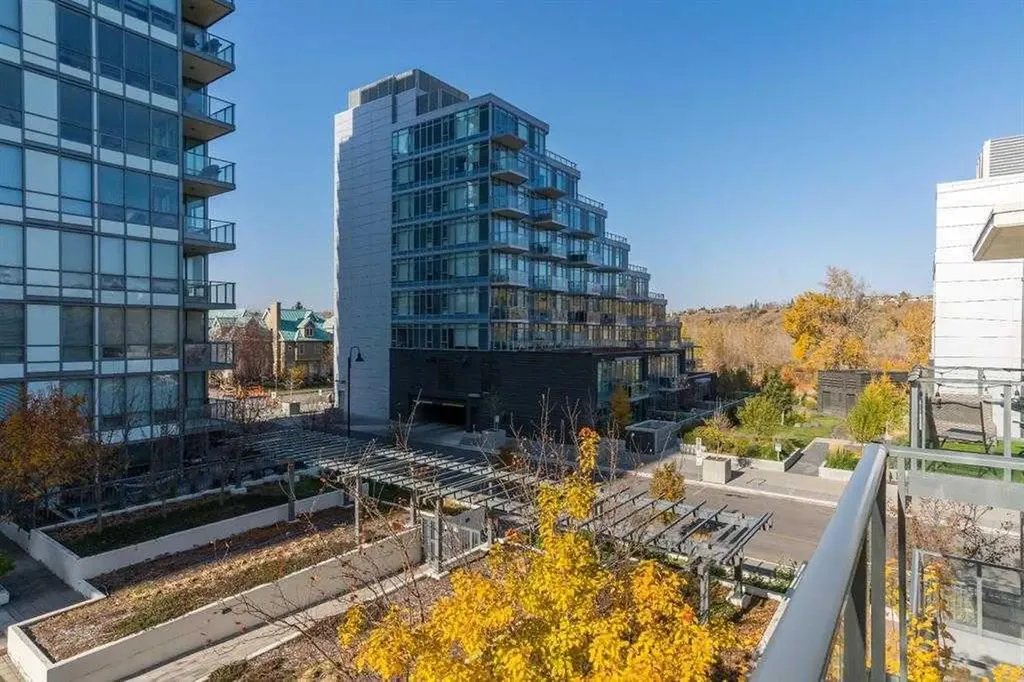 51 Waterfront Mews SW Calgary AB T2P 0X3