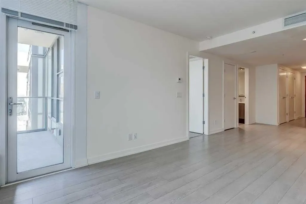 51 Waterfront Mews SW Calgary AB T2P 0X3