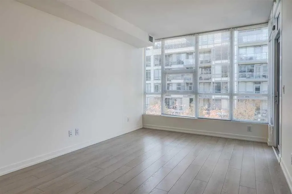 51 Waterfront Mews SW Calgary AB T2P 0X3