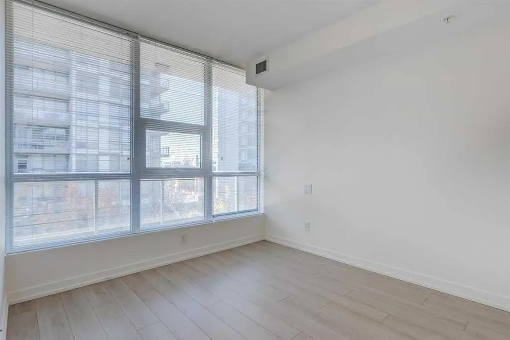 51 Waterfront Mews SW Calgary AB T2P 0X3
