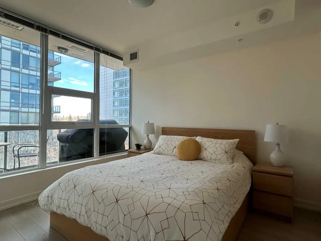 51 Waterfront Mews SW Calgary AB T2P 0X3