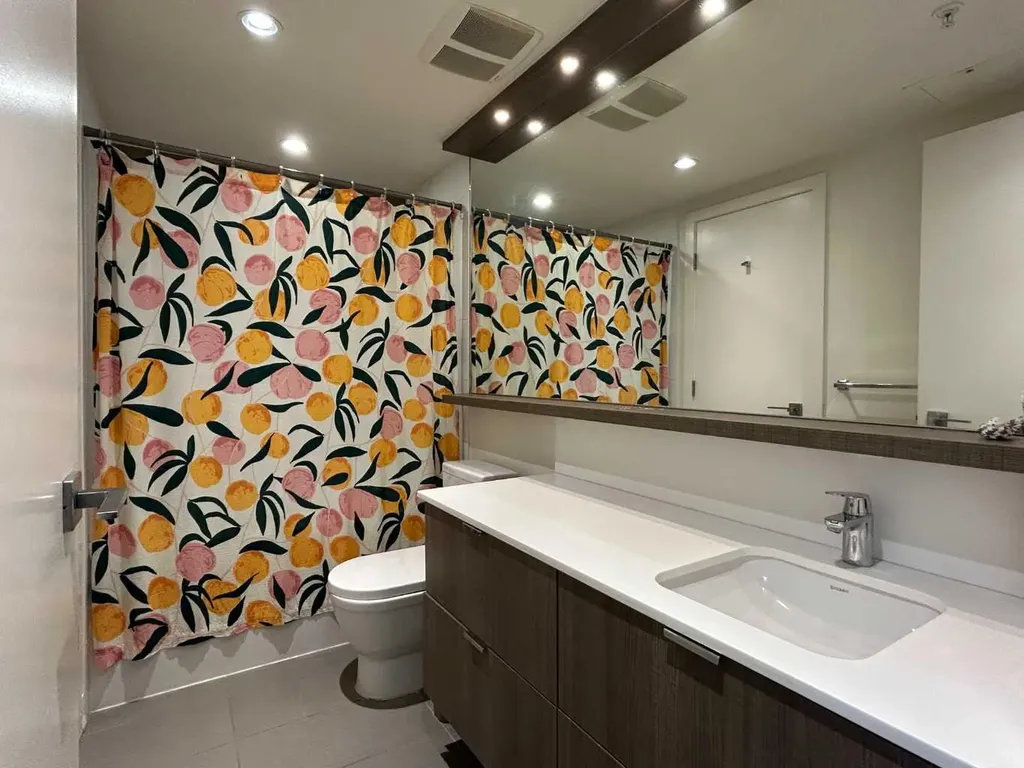 51 Waterfront Mews SW Calgary AB T2P 0X3