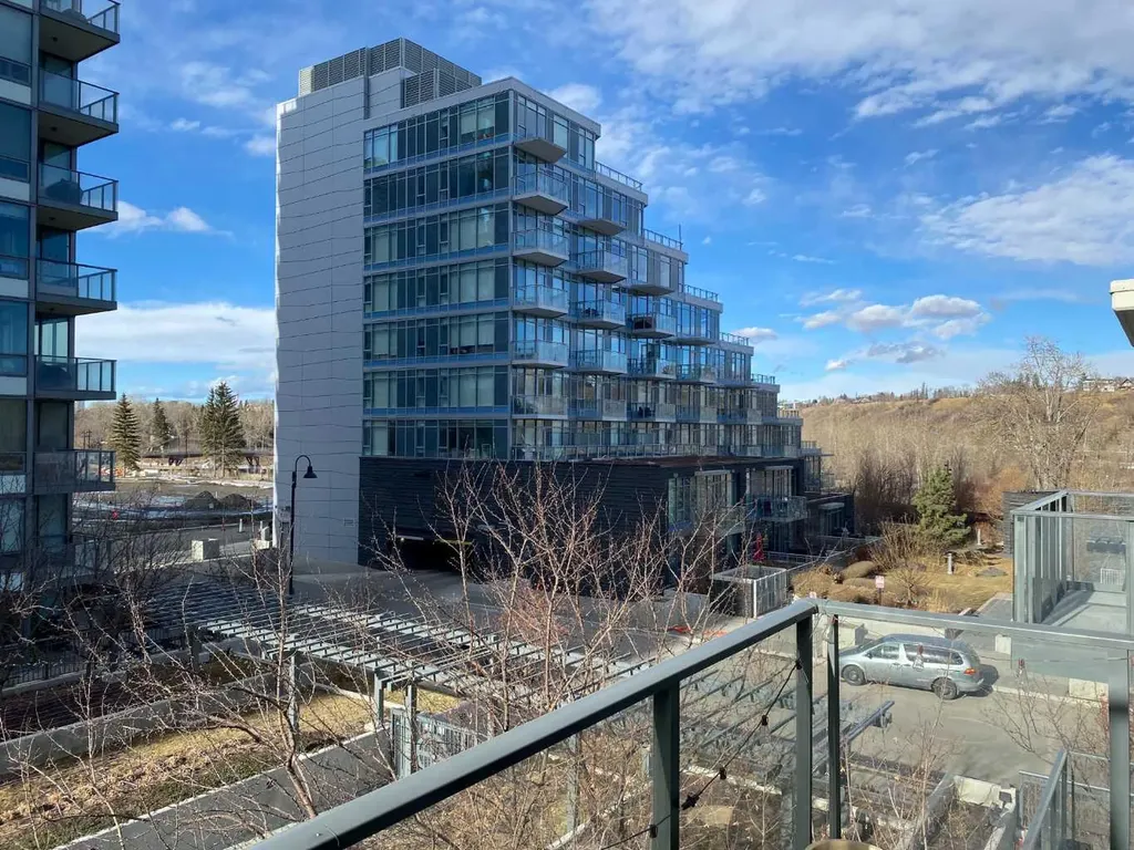 51 Waterfront Mews SW Calgary AB T2P 0X3