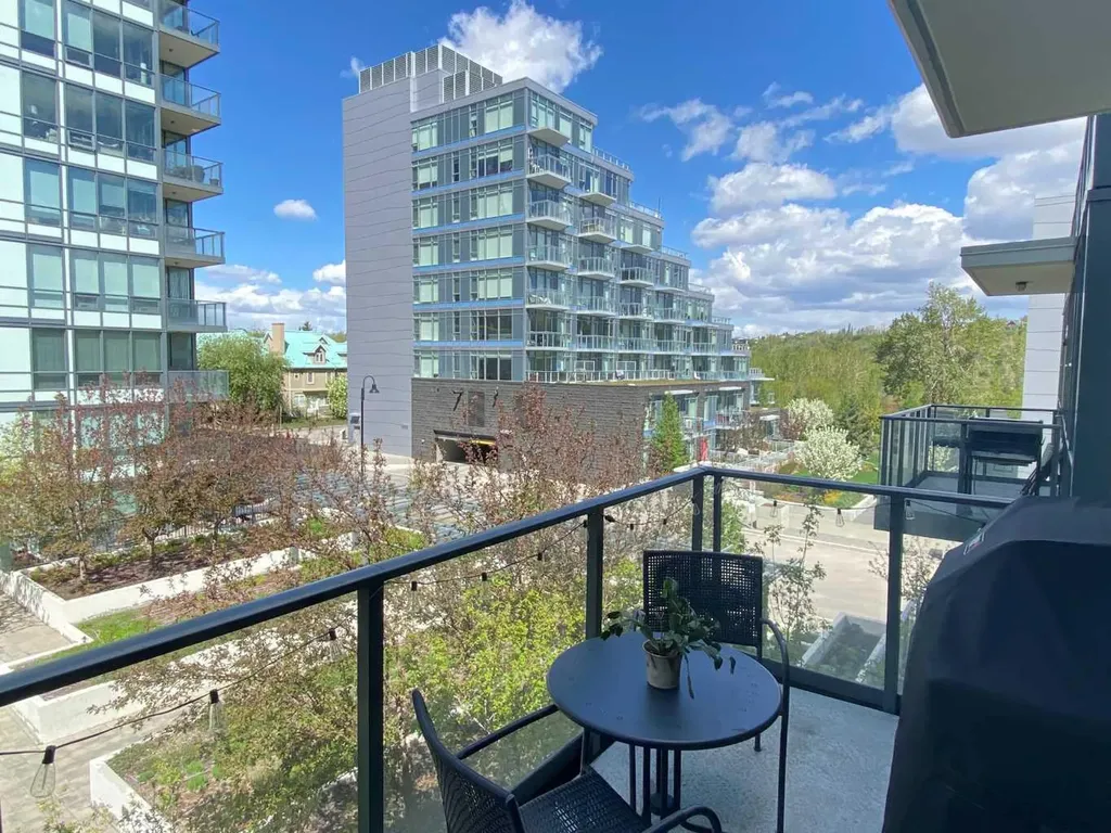 51 Waterfront Mews SW Calgary AB T2P 0X3