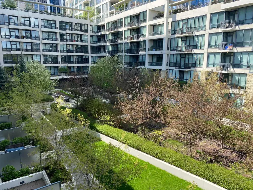 51 Waterfront Mews SW Calgary AB T2P 0X3