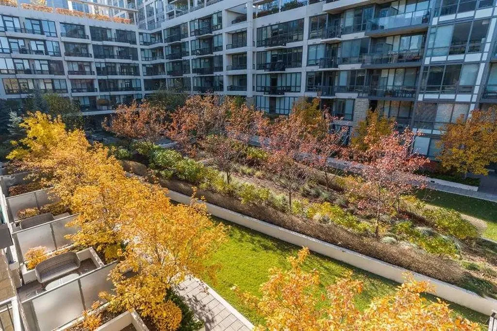 51 Waterfront Mews SW Calgary AB T2P 0X3