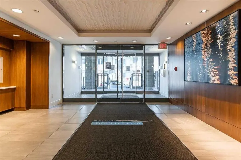 51 Waterfront Mews SW Calgary AB T2P 0X3