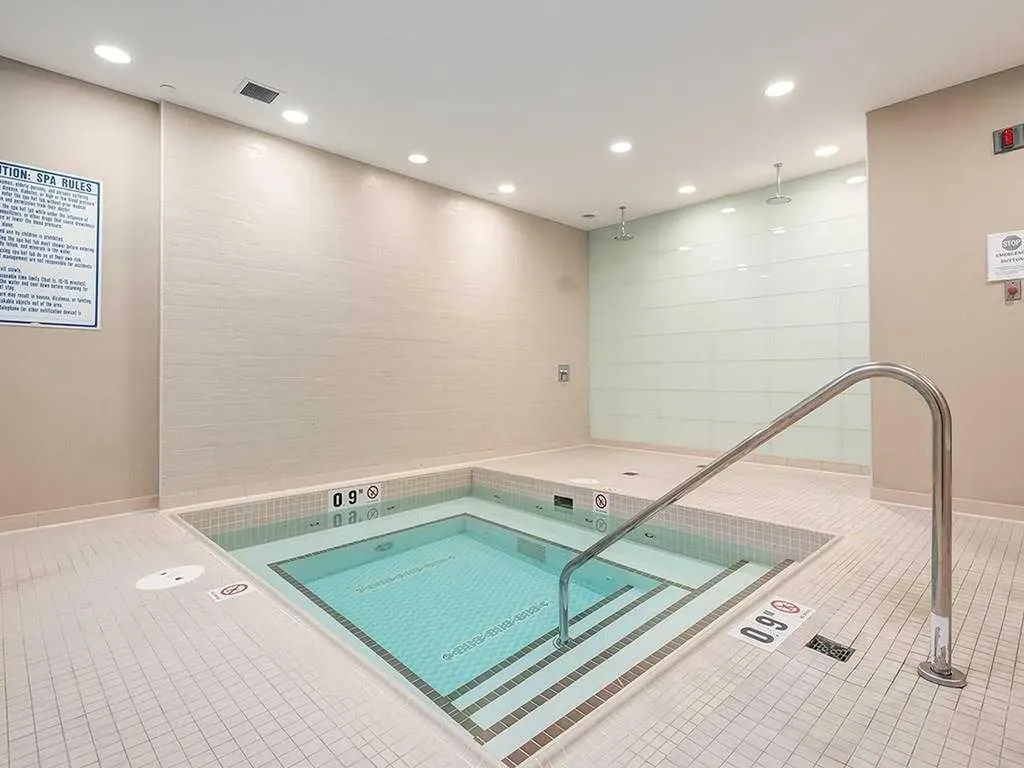 51 Waterfront Mews SW Calgary AB T2P 0X3