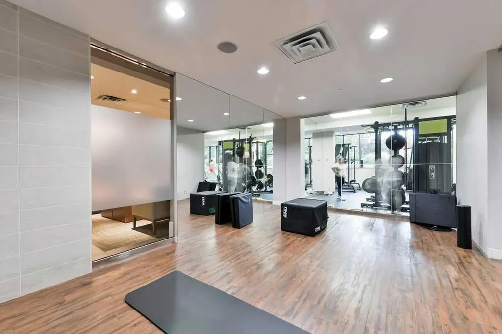 51 Waterfront Mews SW Calgary AB T2P 0X3