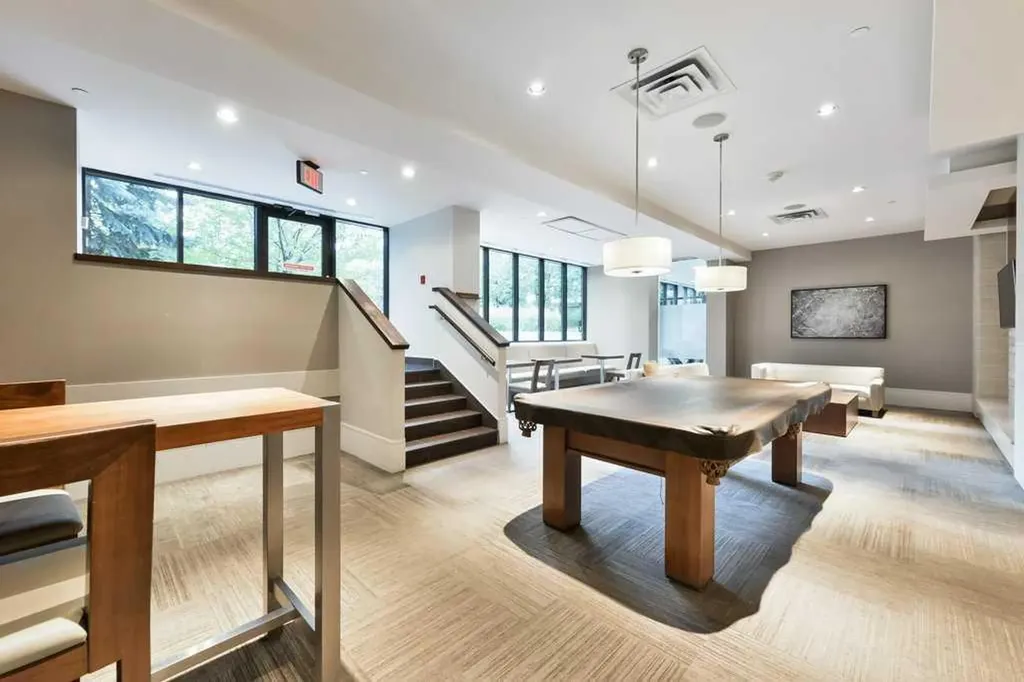 51 Waterfront Mews SW Calgary AB T2P 0X3