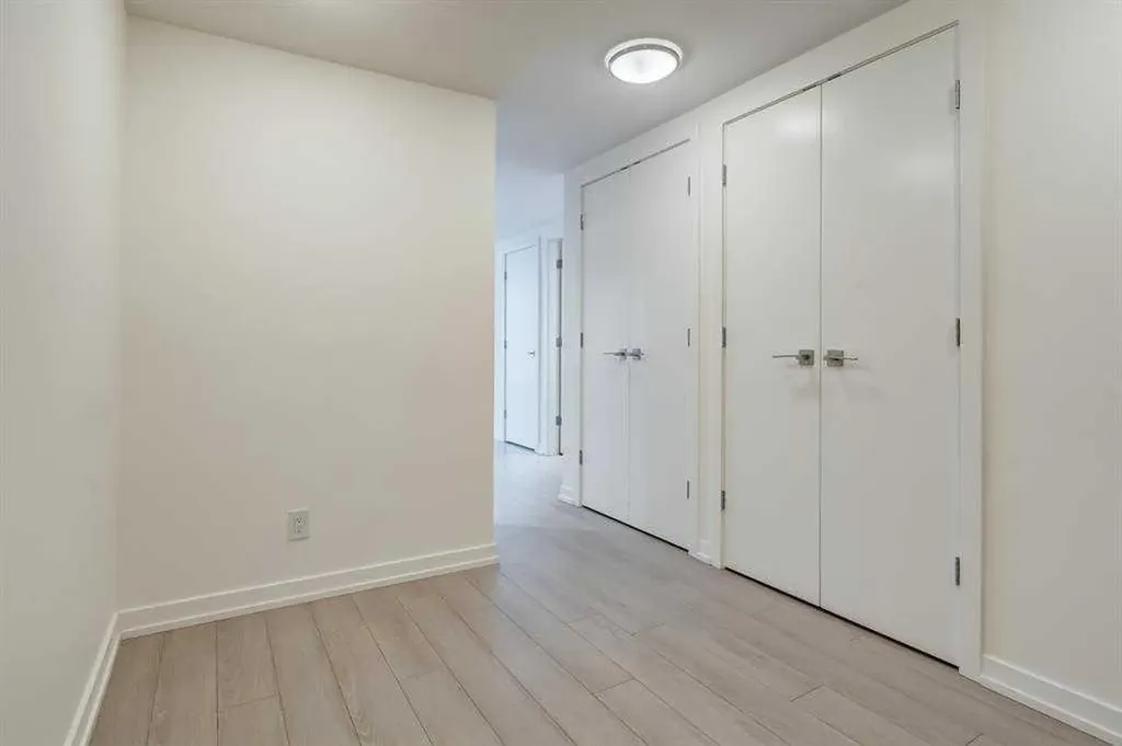 51 Waterfront Mews SW Calgary AB T2P 0X3