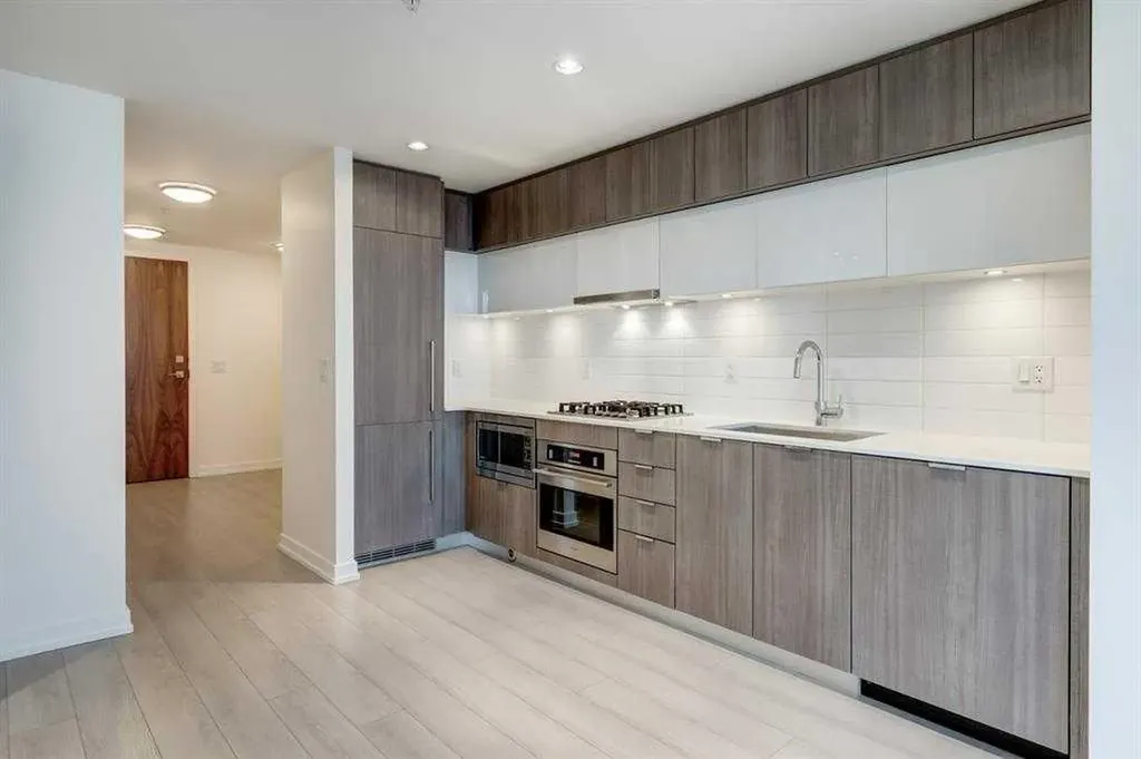 51 Waterfront Mews SW Calgary AB T2P 0X3