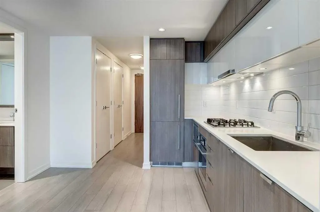 51 Waterfront Mews SW Calgary AB T2P 0X3