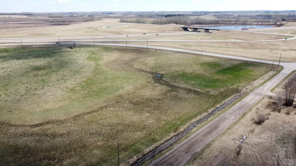 5601 Woodland Road Innisfail AB T4G 1E3