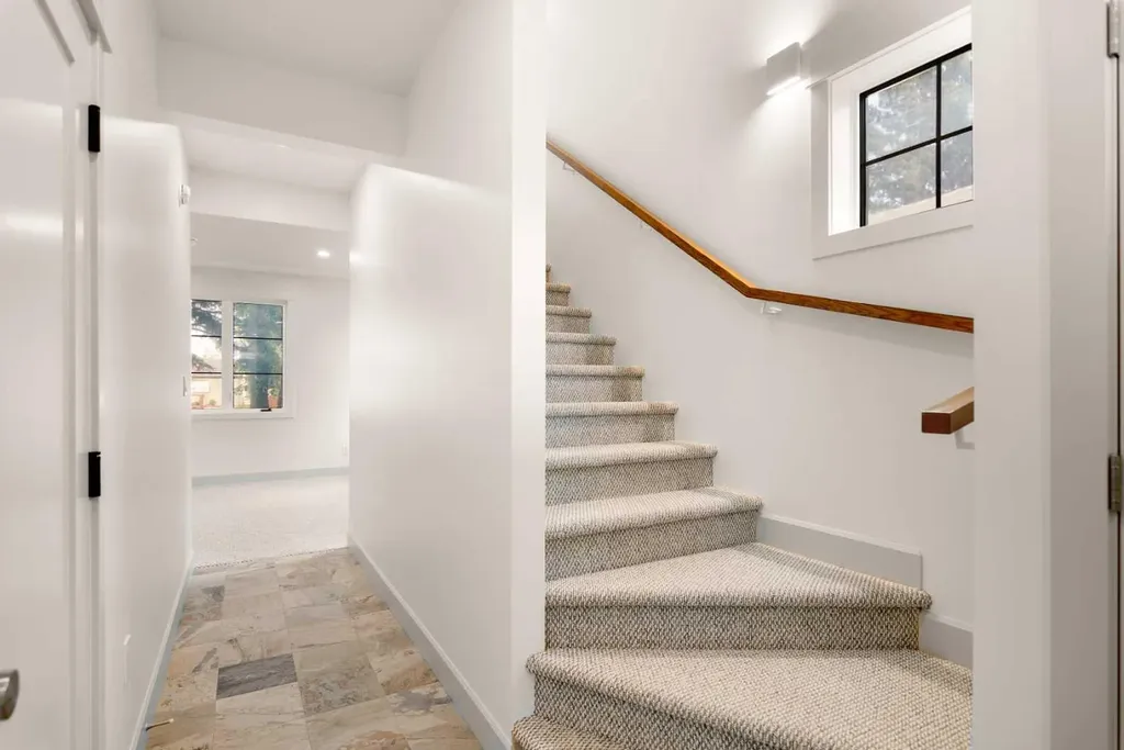 5024 48 Street Rocky Mountain House AB T4T 1C1