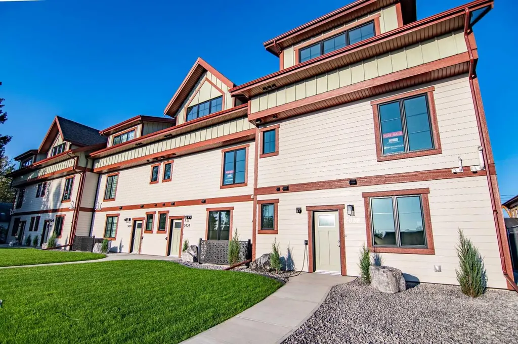 5024 48 Street Rocky Mountain House AB T4T 1C1
