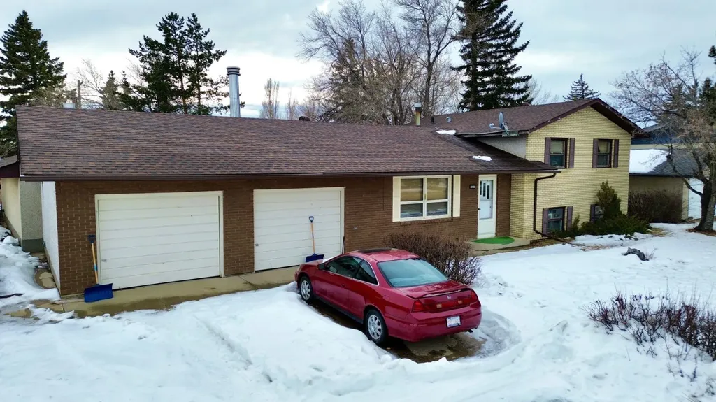 607 7 Avenue W Hanna AB T0J 1P0