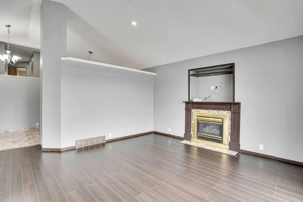 131 Martinridge Grove NE Calgary AB T3J 3M4