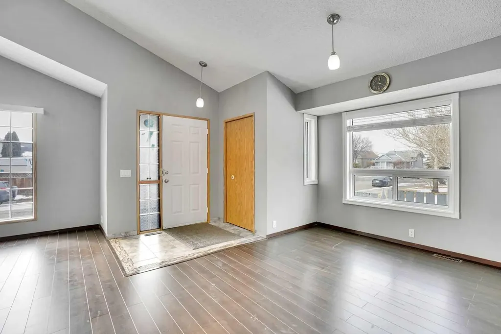 131 Martinridge Grove NE Calgary AB T3J 3M4