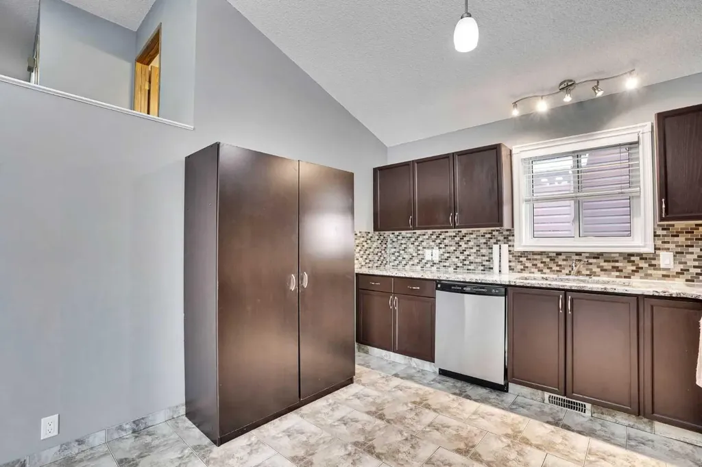 131 Martinridge Grove NE Calgary AB T3J 3M4