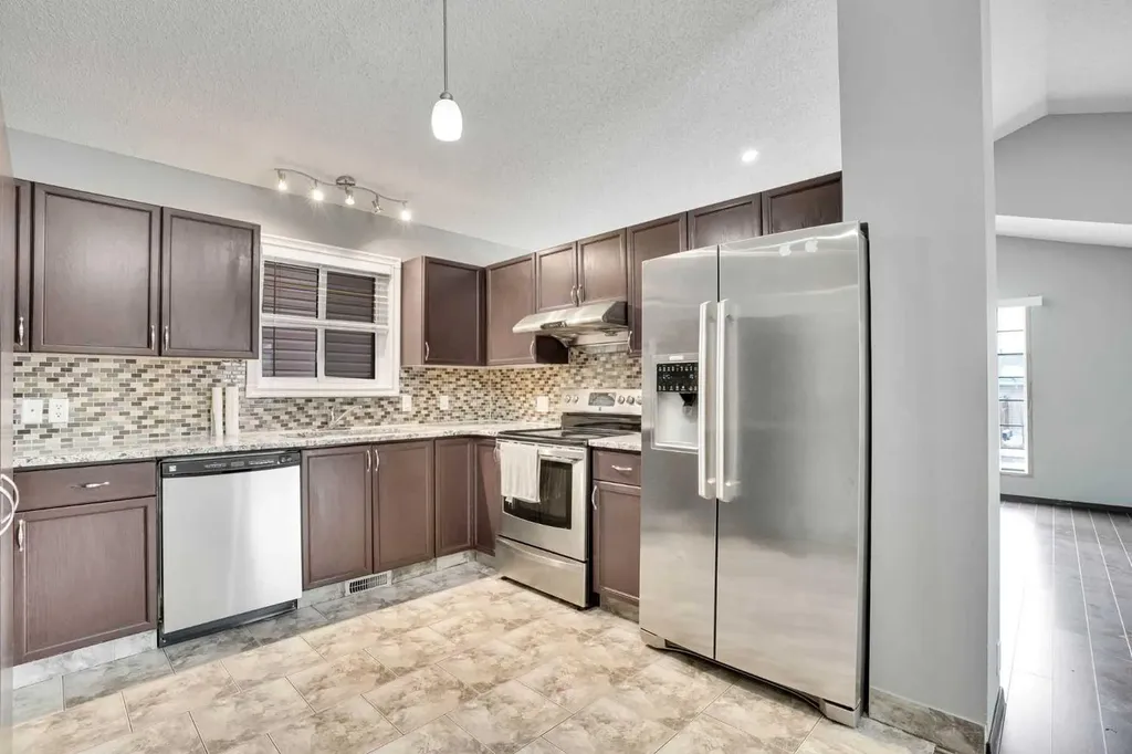 131 Martinridge Grove NE Calgary AB T3J 3M4
