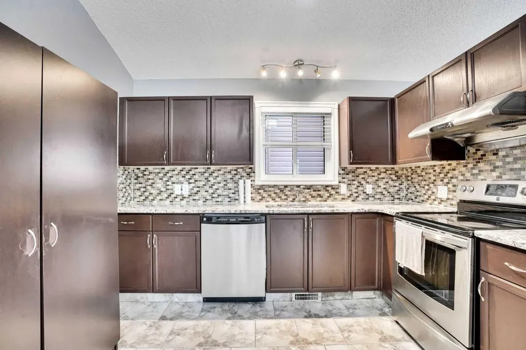 131 Martinridge Grove NE Calgary AB T3J 3M4