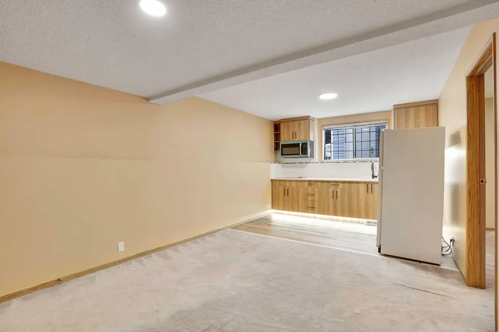 131 Martinridge Grove NE Calgary AB T3J 3M4