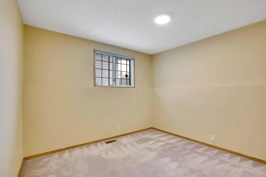 131 Martinridge Grove NE Calgary AB T3J 3M4