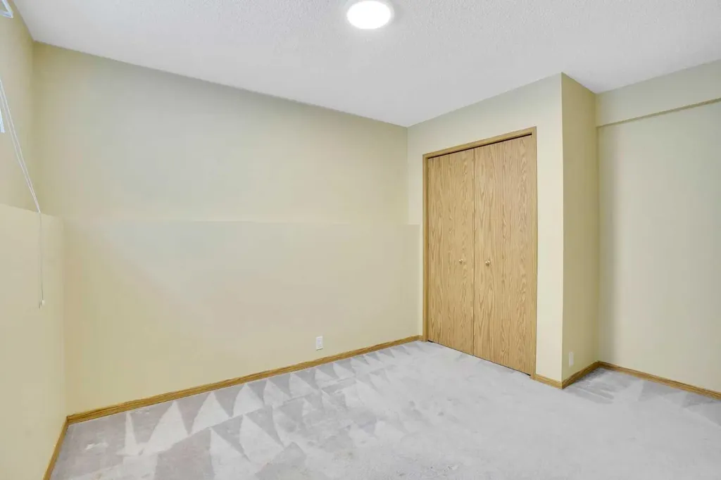 131 Martinridge Grove NE Calgary AB T3J 3M4