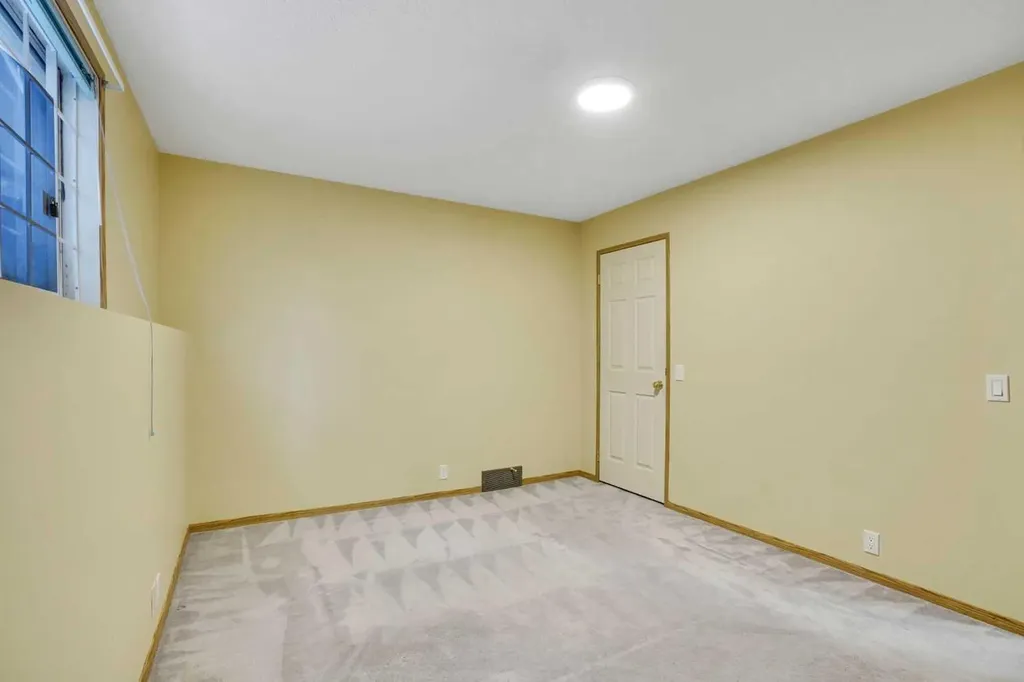 131 Martinridge Grove NE Calgary AB T3J 3M4