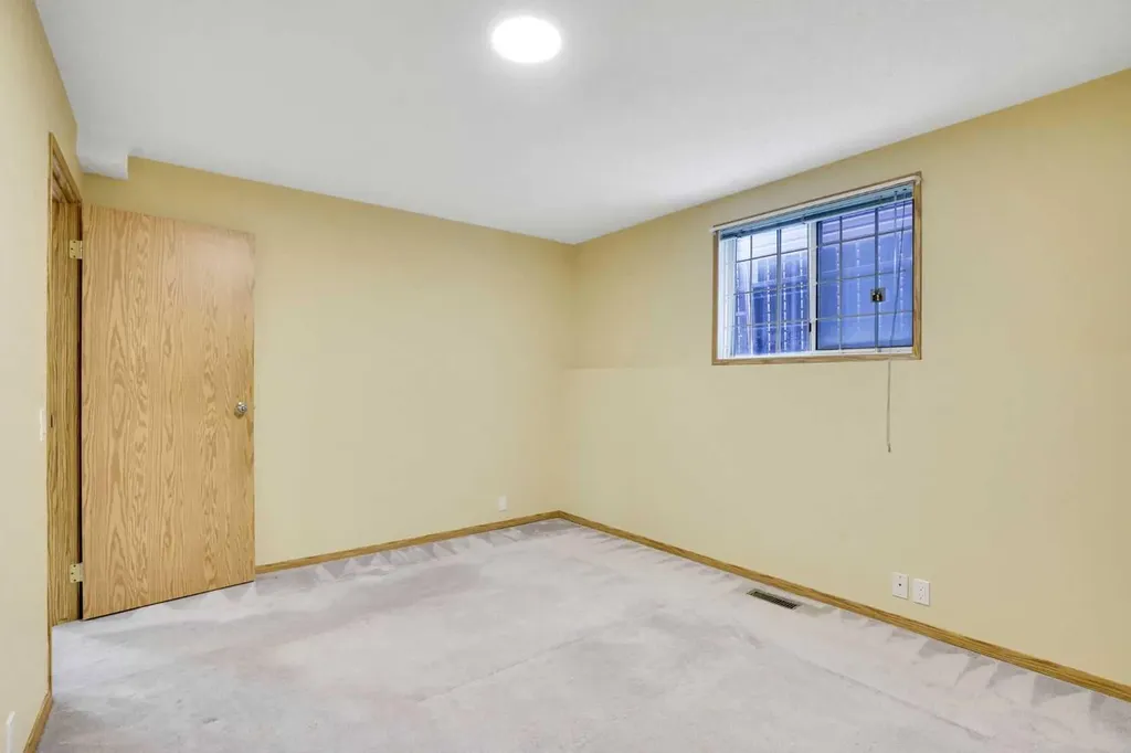 131 Martinridge Grove NE Calgary AB T3J 3M4