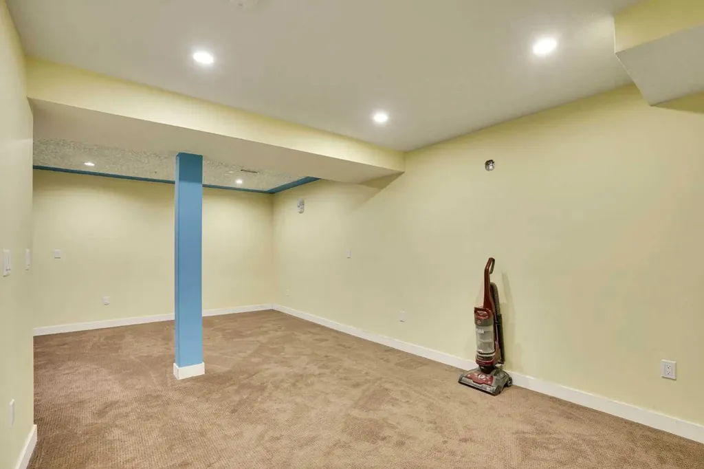 131 Martinridge Grove NE Calgary AB T3J 3M4
