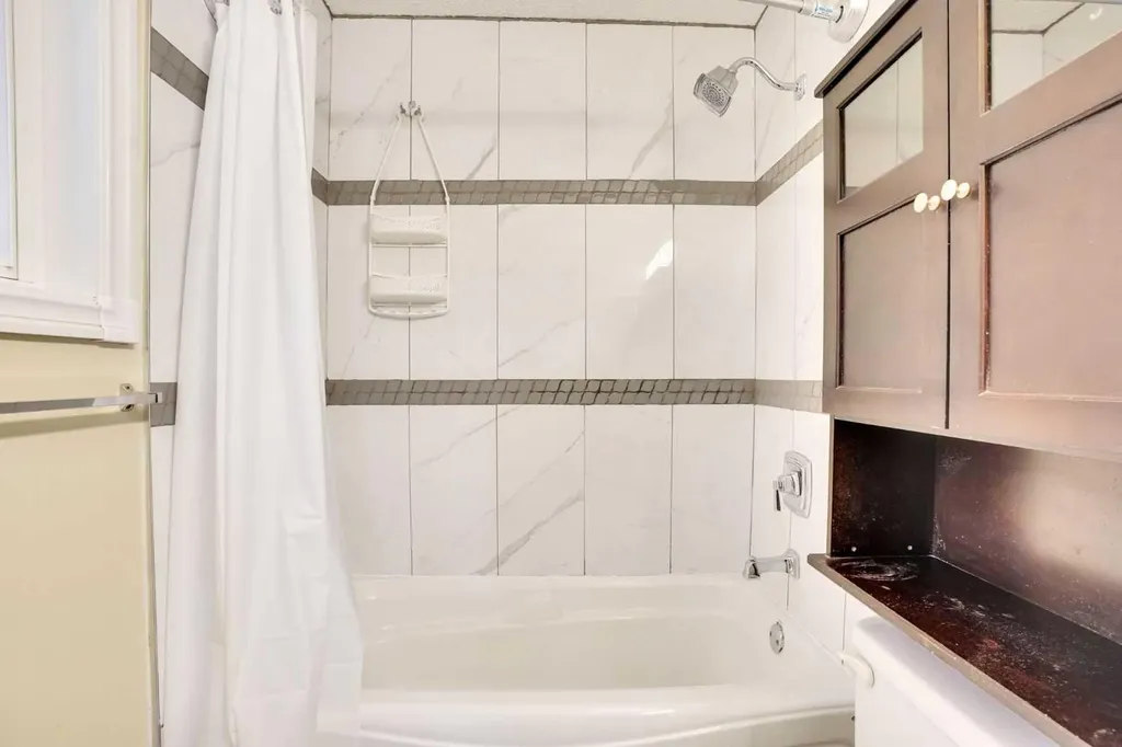 131 Martinridge Grove NE Calgary AB T3J 3M4