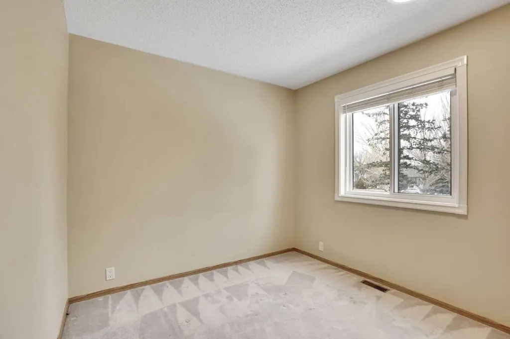 131 Martinridge Grove NE Calgary AB T3J 3M4