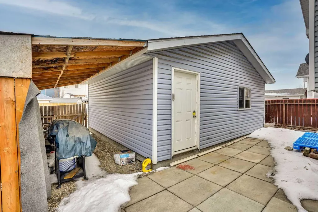 131 Martinridge Grove NE Calgary AB T3J 3M4