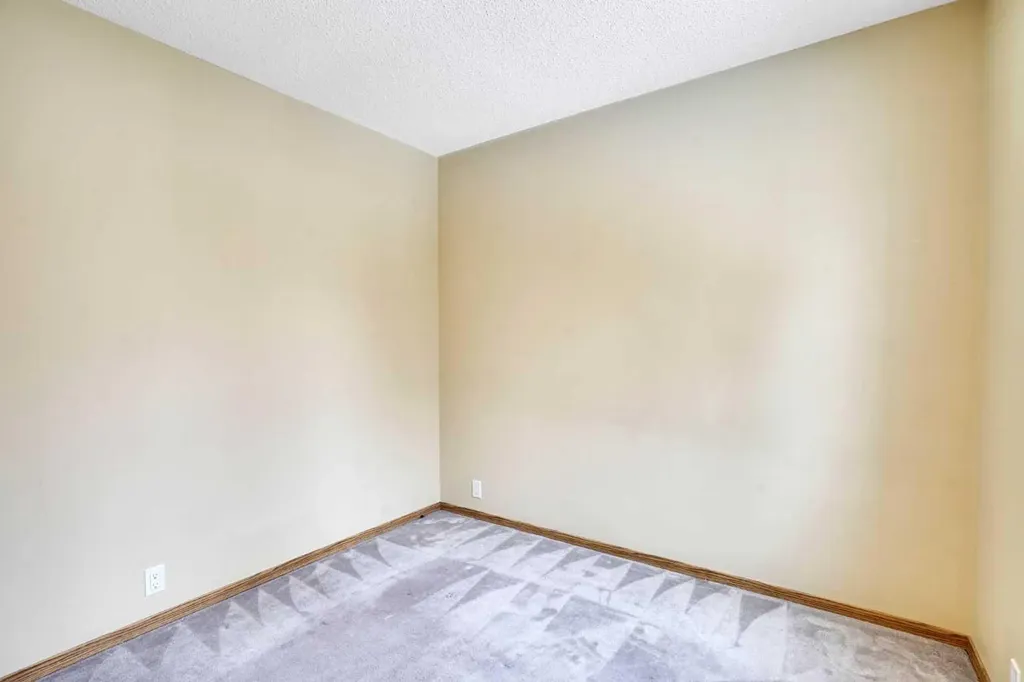 131 Martinridge Grove NE Calgary AB T3J 3M4