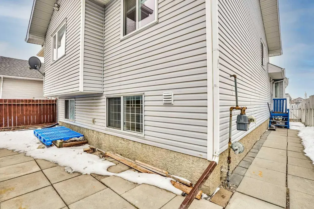 131 Martinridge Grove NE Calgary AB T3J 3M4
