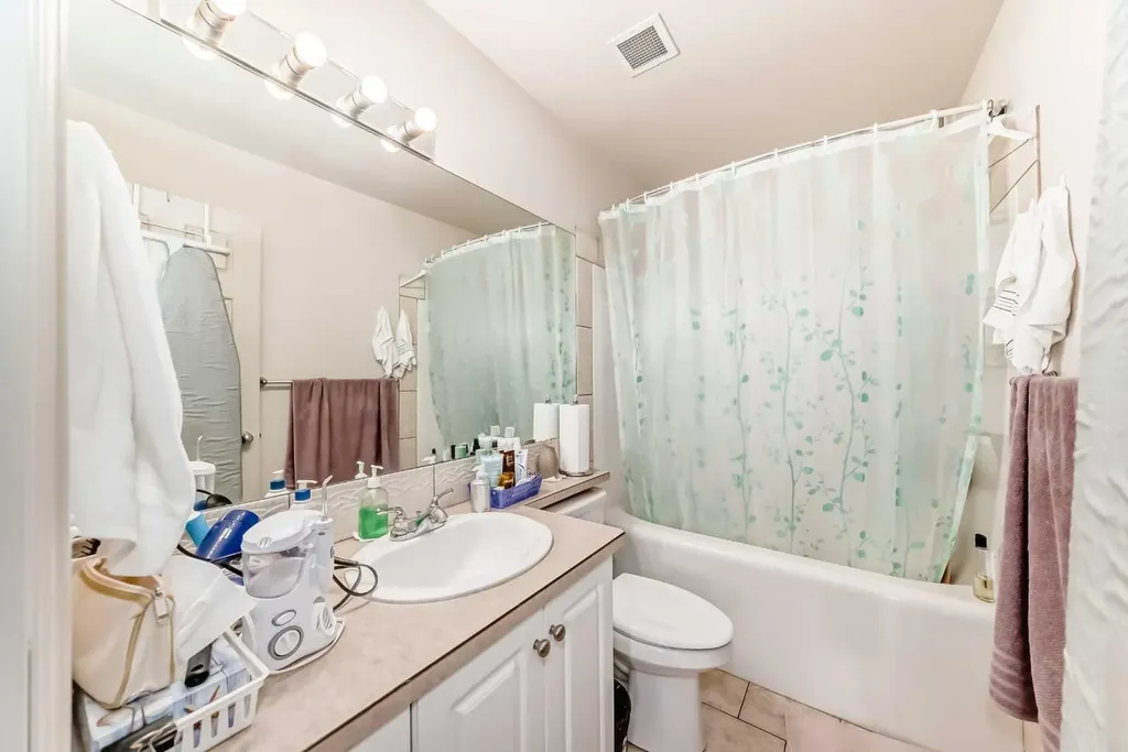 1507 Centre A Street NE Calgary AB T3K 2Z8