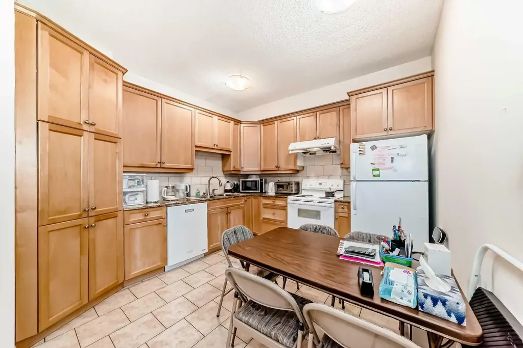 1507 Centre A Street NE Calgary AB T3K 2Z8