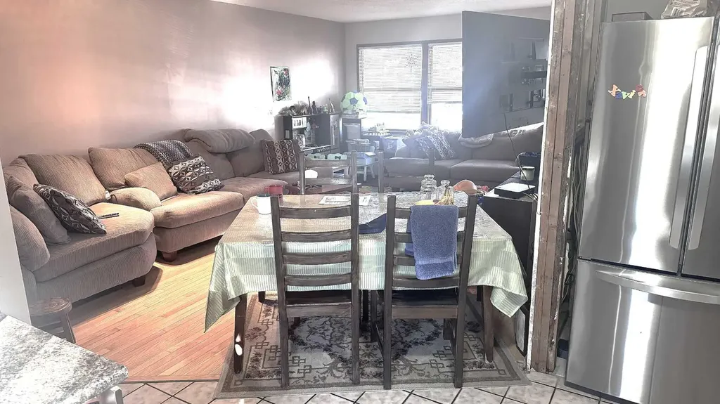 6503 33 Avenue NW Calgary AB T3B 1K9