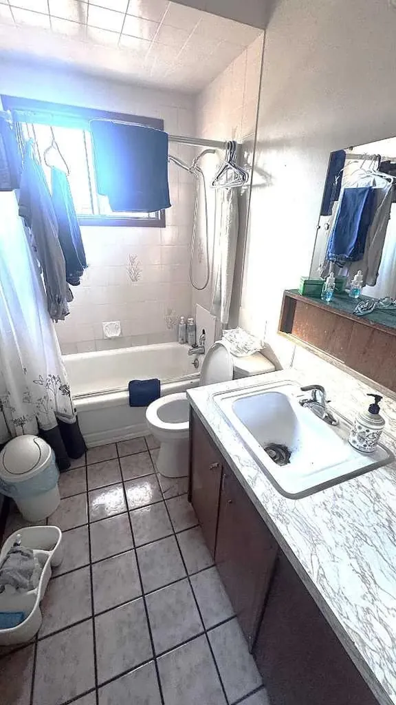 6503 33 Avenue NW Calgary AB T3B 1K9