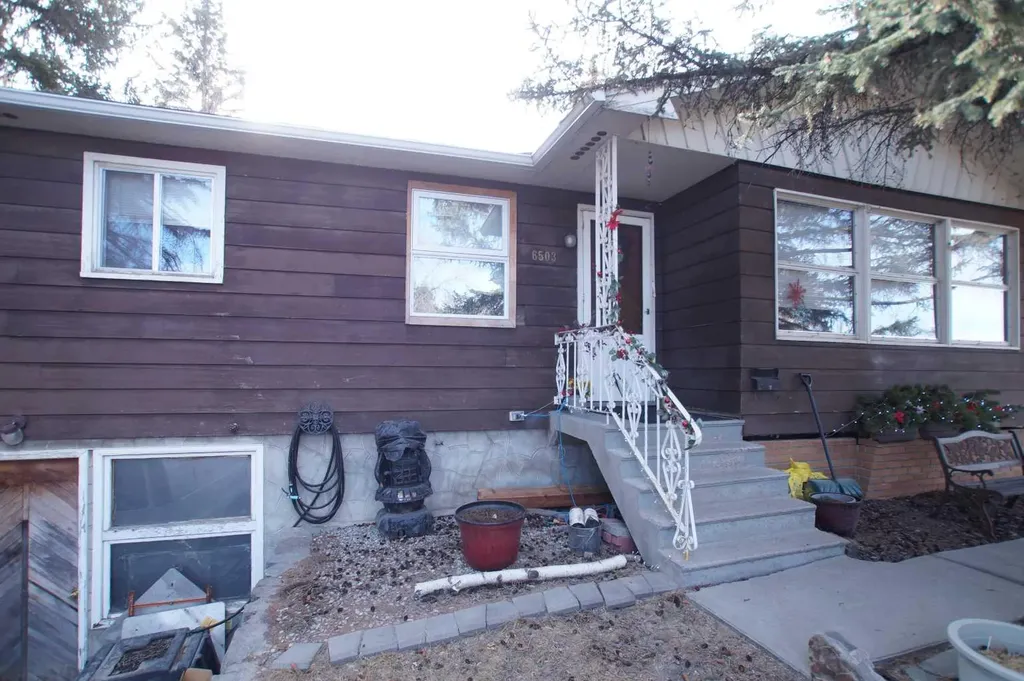 6503 33 Avenue NW Calgary AB T3B 1K9