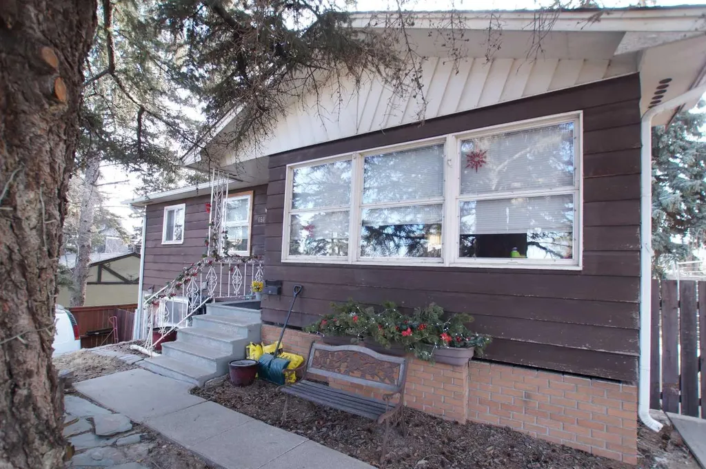 6503 33 Avenue NW Calgary AB T3B 1K9